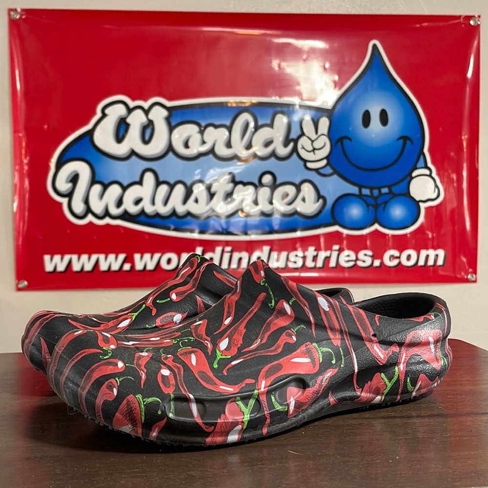 Crocs chili peppers 🌶️ size 8